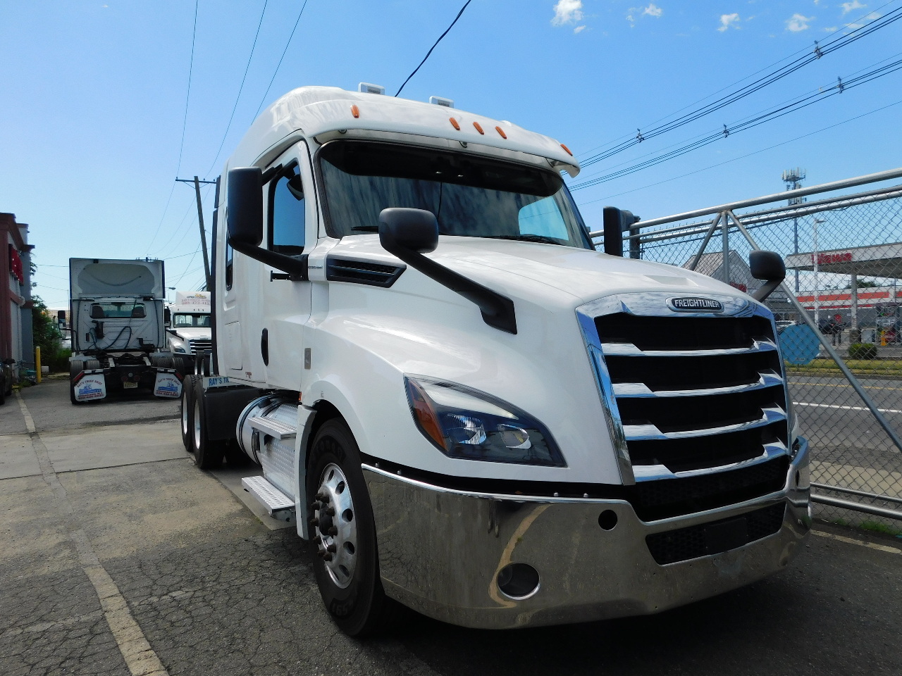 2020 FREIGHTLINER CASCADIA Tandem Axle Sleeper #1 2020 FREIGHTLINER CASCADIA Tandem Axle Sleeper #1